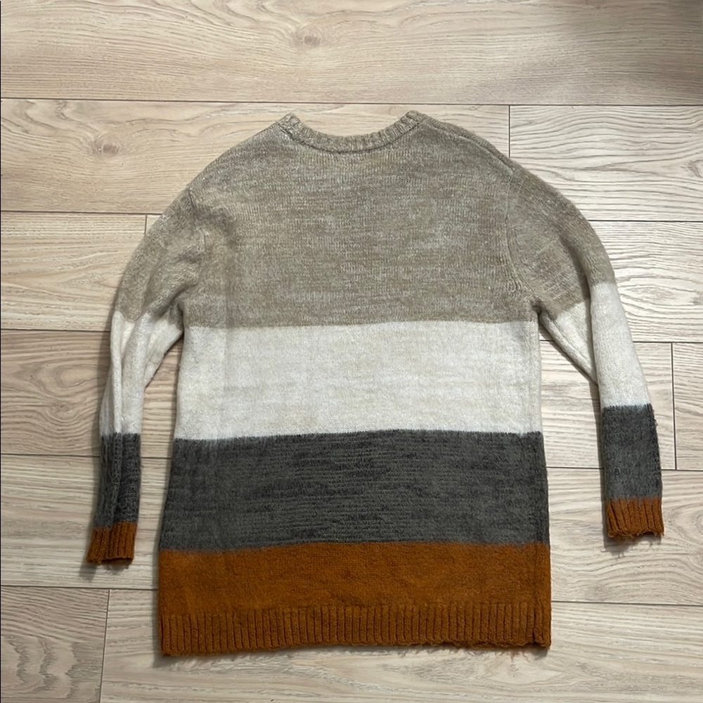 Universal Thread Crewneck Sweater - Picture 3 of 3